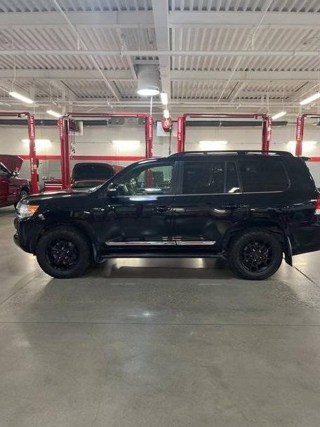 TOYOTA LAND CRUISER 2019 JTMCY7AJ1K4084332 image